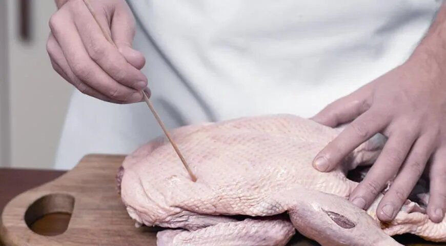 Как приготовить утку, фаршированную рисом: секреты отменного блюда