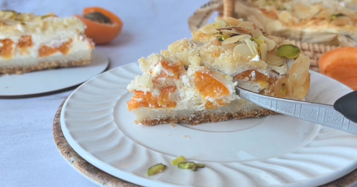 Летний абрикосовый пирог без сахара и масла: вкусный и здоровый десерт
