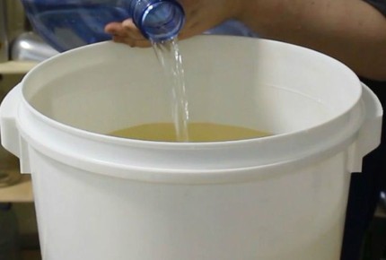 Что нельзя добавлять в брагу: риски и подводные камни