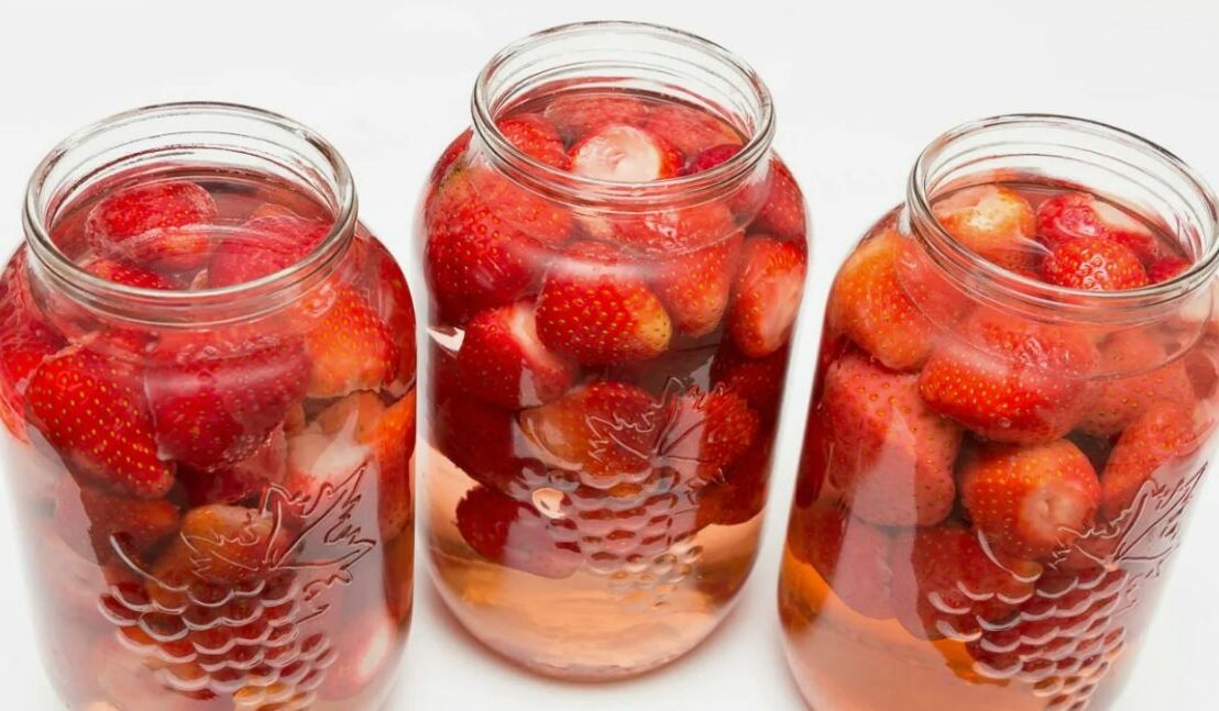 Летний блюз: как быстро приготовить клубничный компот