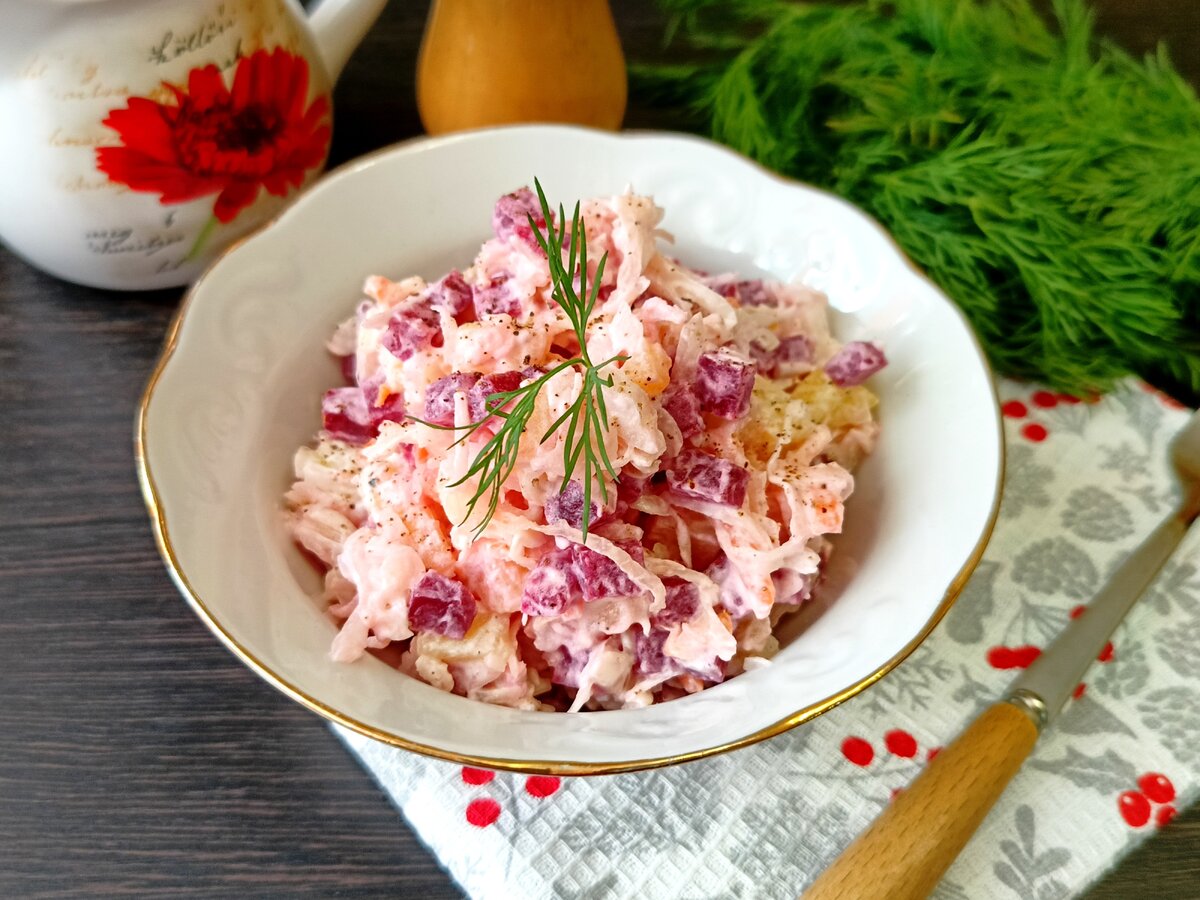 Необычный салат с квашеной капустой, который удивит своим вкусом