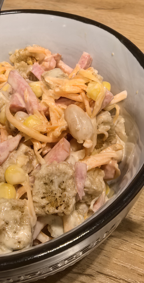 Гениальная кулинарная импровизация: салат «Что нашла в холодильнике»