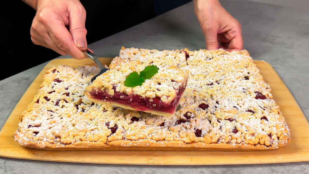 Невероятный вишневый пирог: нежное тесто и сочная начинка