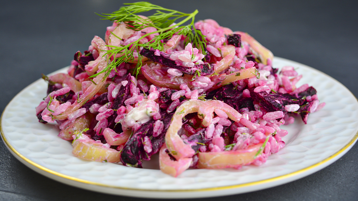 Салат из свёклы и риса: простой способ удивить гостей