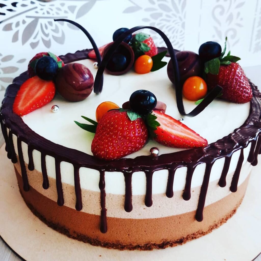 Создайте домашний торт с клубникой и фисташками: погрузитесь в кулинарное волшебство