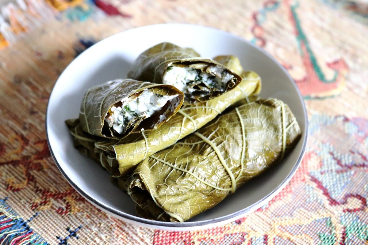 Долма без мяса: пряный творог и зелень вместо привычной начинки