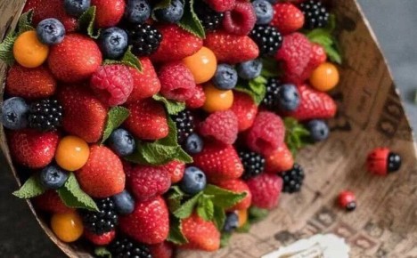 Ягоды вместо конфет: миф или польза?