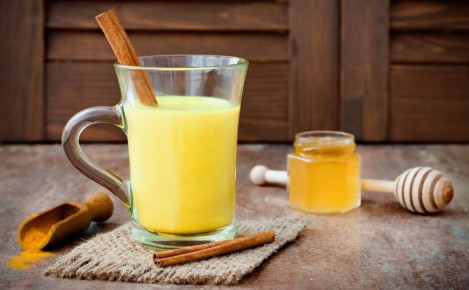 Куркума и тёплая вода: ключ к здоровью в вашем стакане