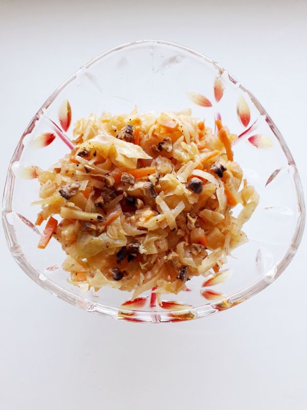 Тушеная капуста с грецкими орехами: вкусное и простое блюдо на каждый день