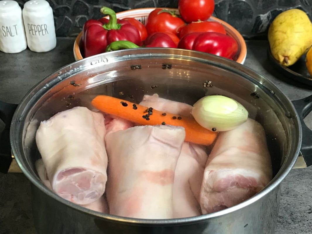 Как сварить идеальный холодец, не имея большой кастрюли?