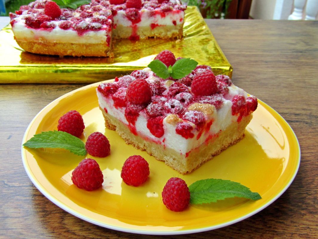 Нежный ягодный пирог с меренгой для любого сезона