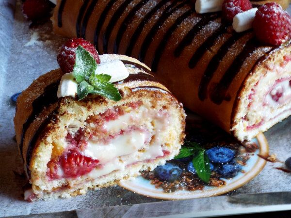 Восемь удивительных бисквитных рулетов для сладкого настроения