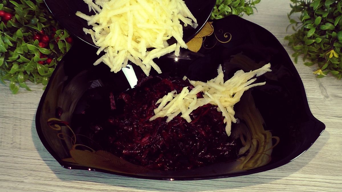 Легкий салат для тех, кто хочет порадовать себя полезным угощением