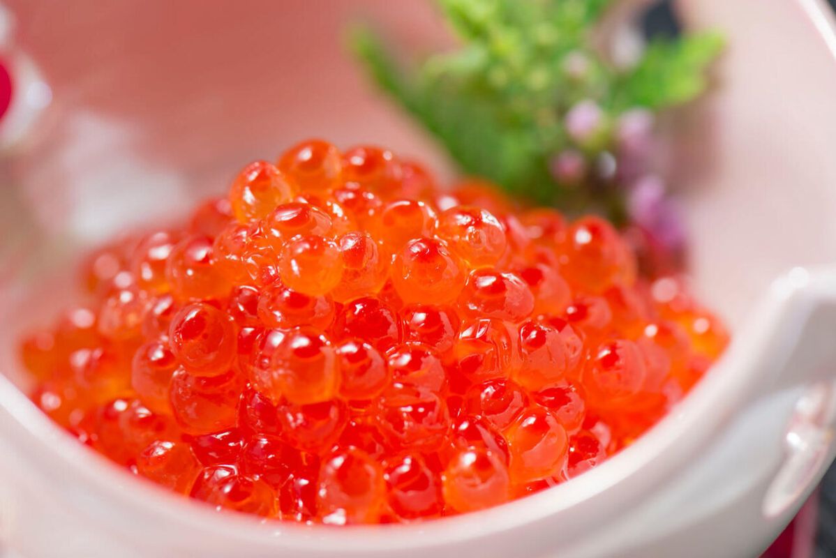 Как быстро и вкусно засолить красную икру к праздникам