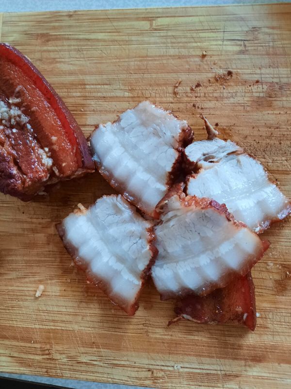 Сало в луковой шелухе: как приготовить это вкусное лакомство