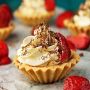 Неожиданно вкусные песочные корзинки с кремом маскарпоне и клубникой