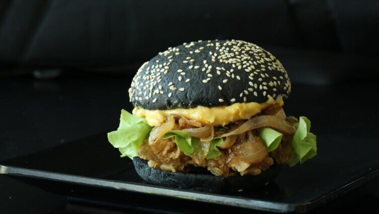 Погружение в мир черных бургеров