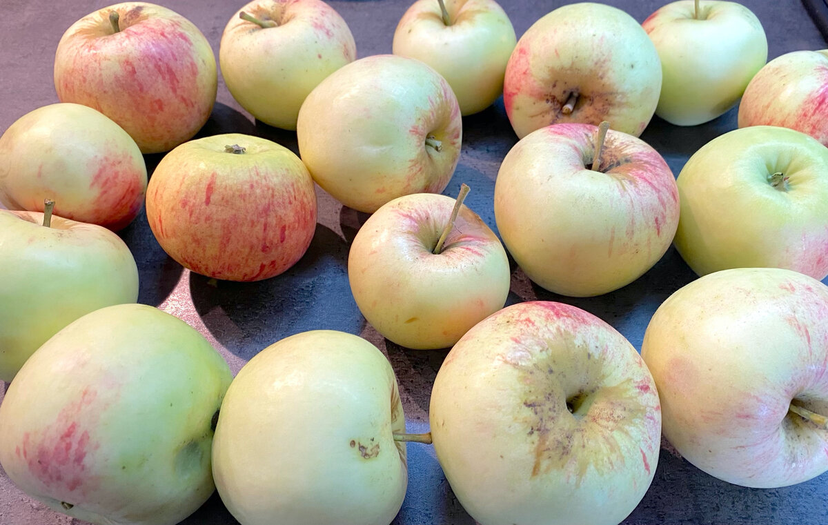 Невероятный яблочный десерт без лишних ингредиентов для всей семьи