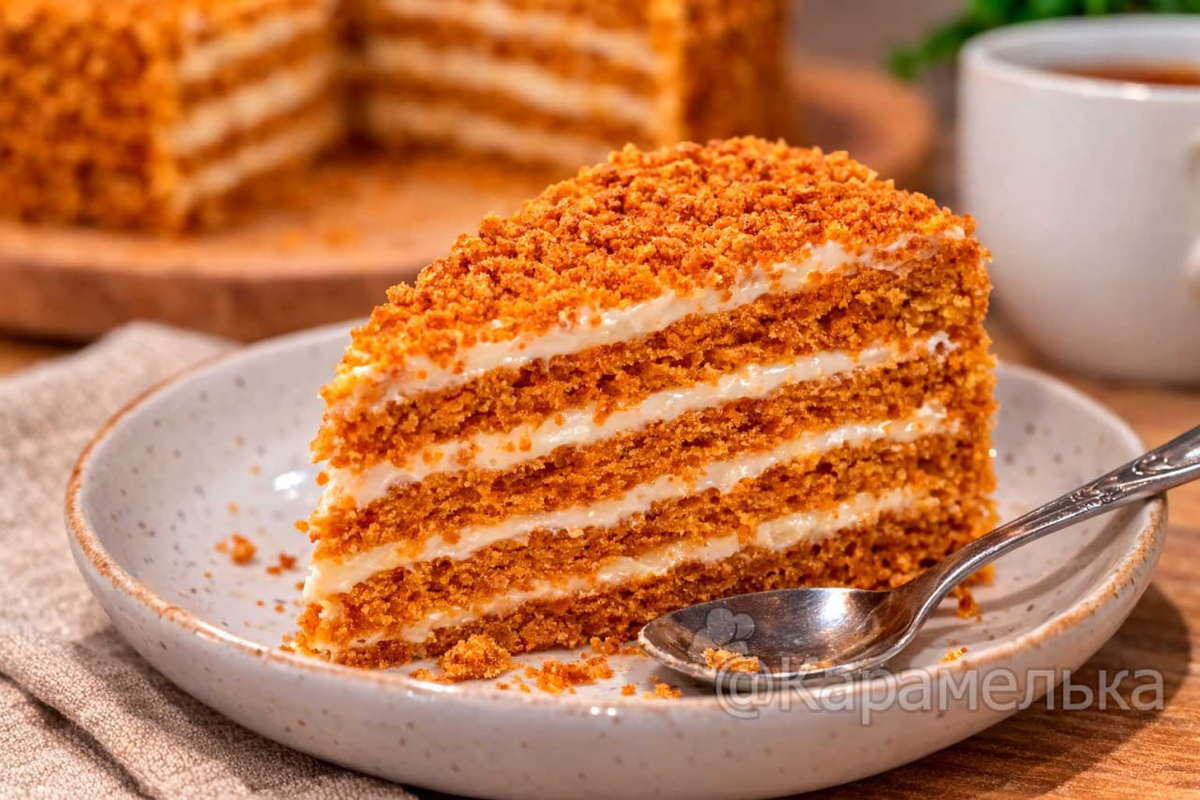 Секрет нежного медовика: как создать сладкую легенду из детства