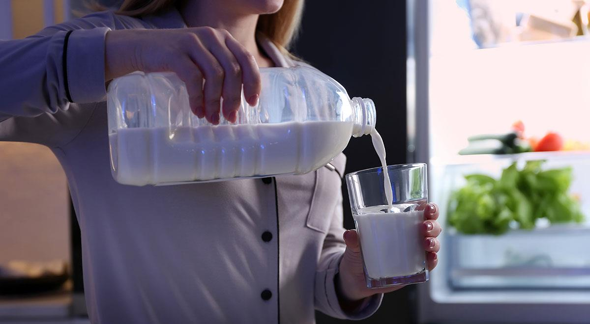 Молоко на ночь: мифы и факты от эксперта