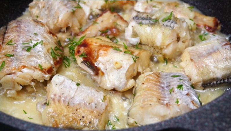 Ужин за 15 минут: Сочный минтай на сковороде