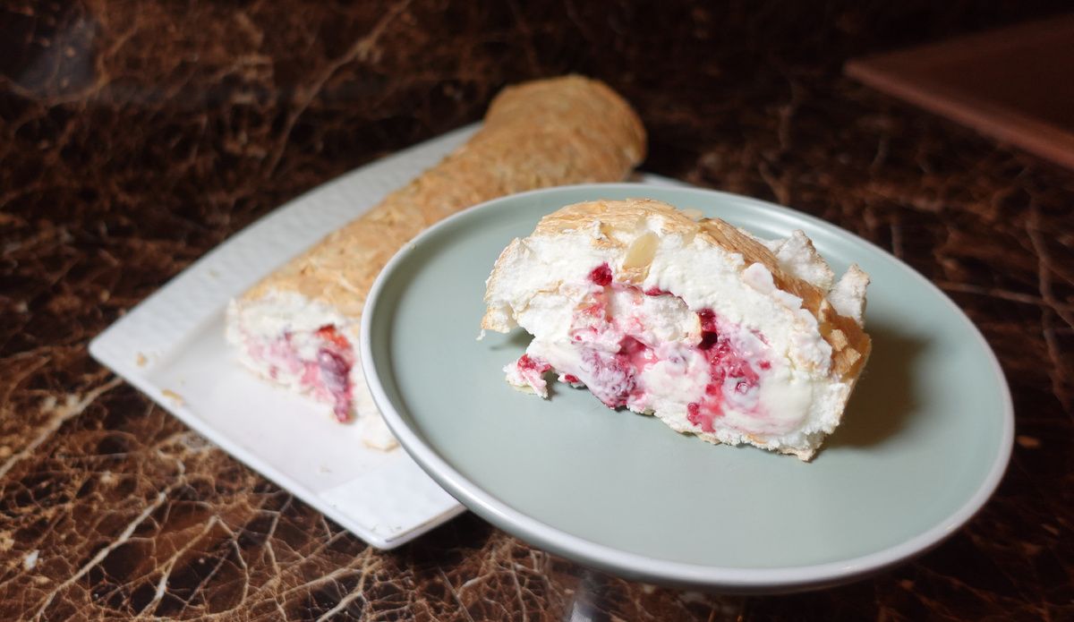 Вкусный меренговый рулет без сахара: простой рецепт для сладкоежек