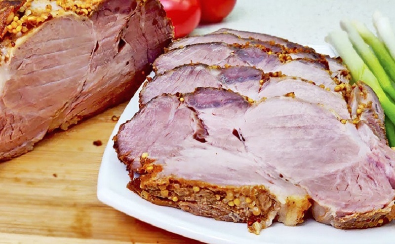 Как сохранить домашний вкус: запеченное мясо для нарезки без вредных добавок