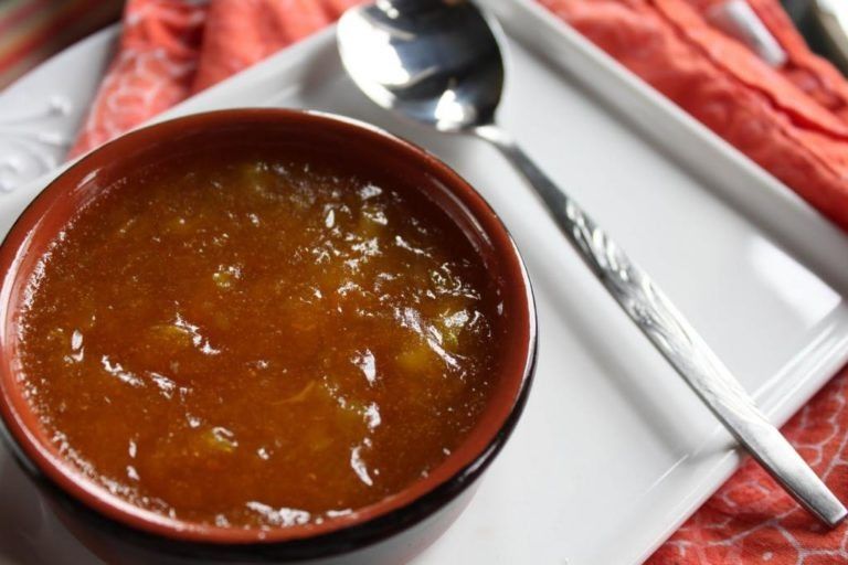 Неповторимый яблочно-луковый соус с имбирем и чили для идеального ужина