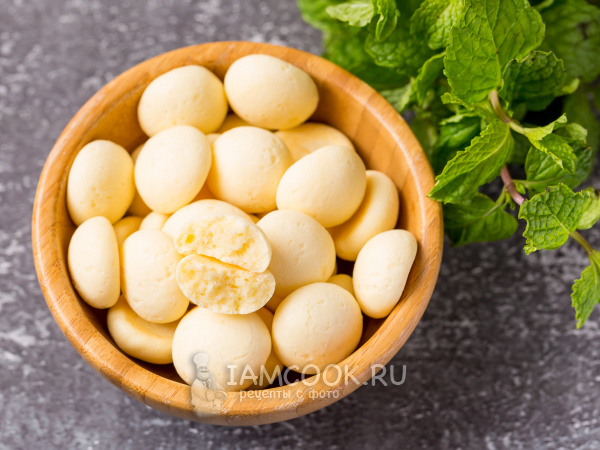 Невероятное сырное печенье за 15 минут: идеальная закуска к вину