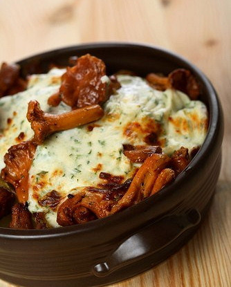 Грильованные грибы с сыром и тимьяном