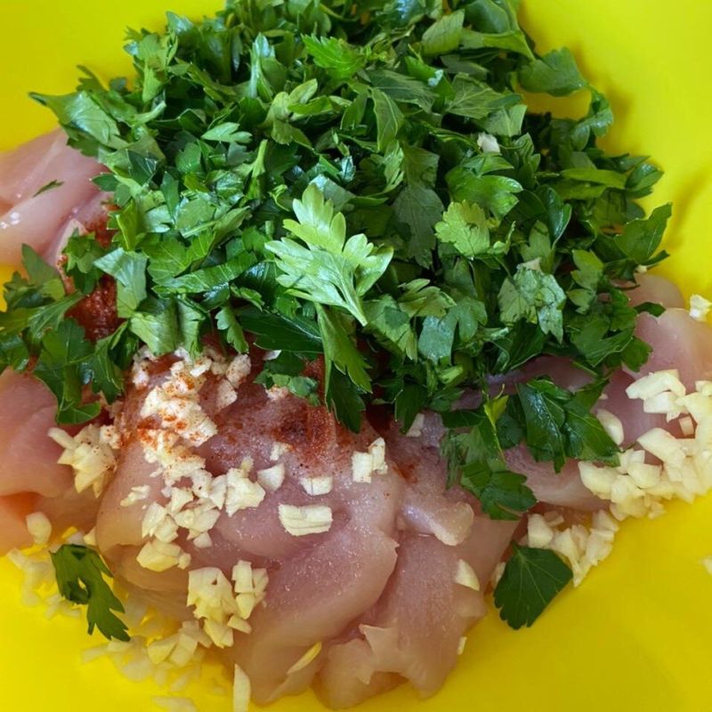 Как быстро приготовить фрикасе из курицы с шампиньонами в нежном соусе