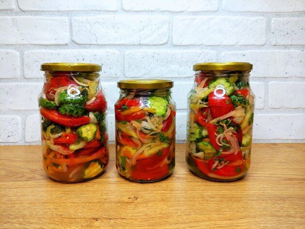 Вкусные зимние заготовки: салат по-узбекски и пикантные кабачки по-корейски