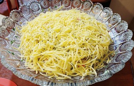 Необычный и сытный салат для любого праздника