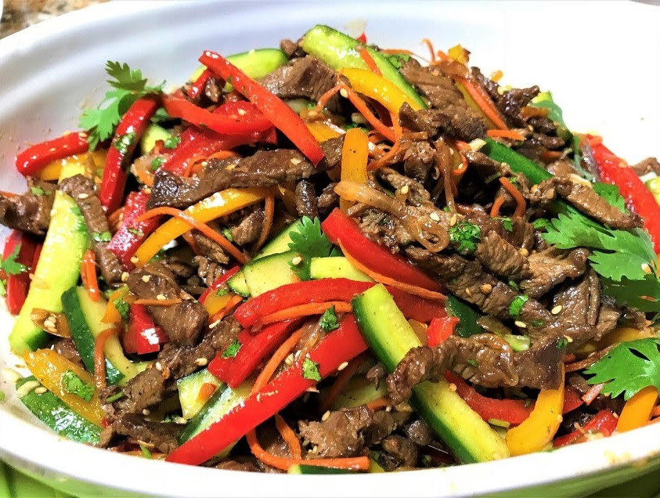 Салат с говядиной и овощами: ваш новый любимый рецепт