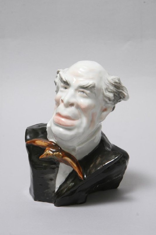 Погружение в искусство: Портреты Кукрыниксов в фарфоре