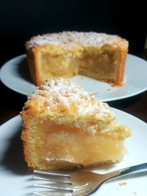 Нежный яблочный пирог с запеченными яблоками: просто и вкусно