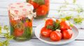 Соленые помидоры: как сделать любимую закуску дома