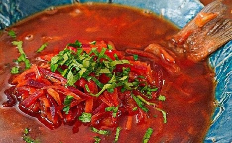 Кулинарный Путешествие во Времени: Борщ с Жареными Карасями