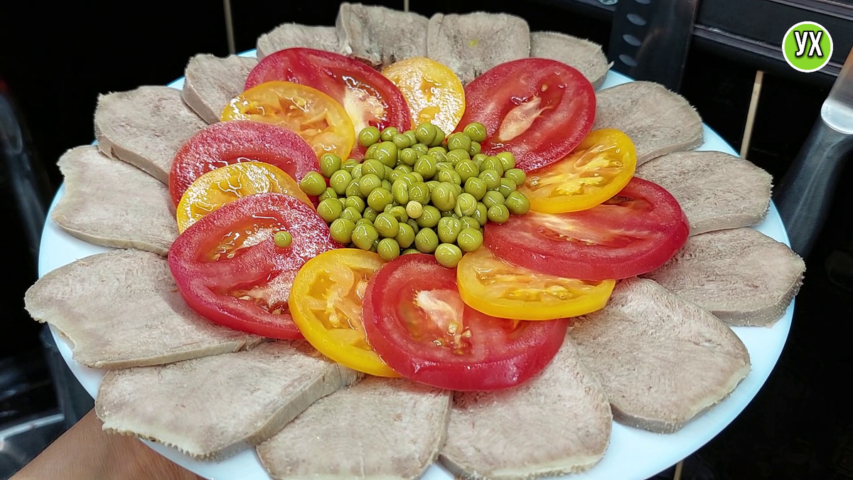 Нежный деликатес: как приготовить говяжий язык с изюминкой