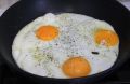 Как быстро и просто научиться готовить идеальную яичницу