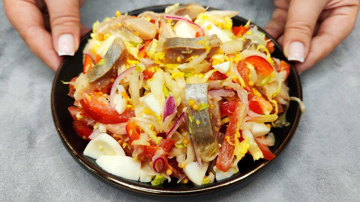 Салат "Хуторок": быстро и лакомо для всей семьи