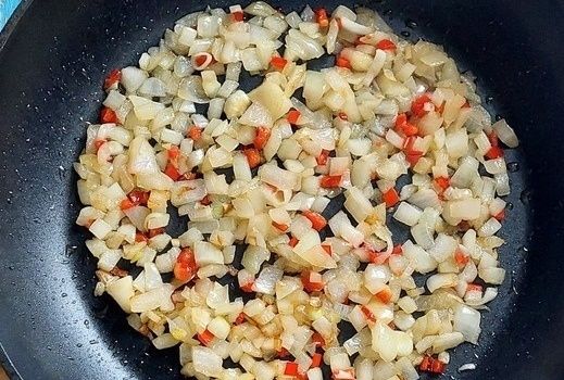 Кулинарная находка: чатни из красной смородины к сочным корн-догам