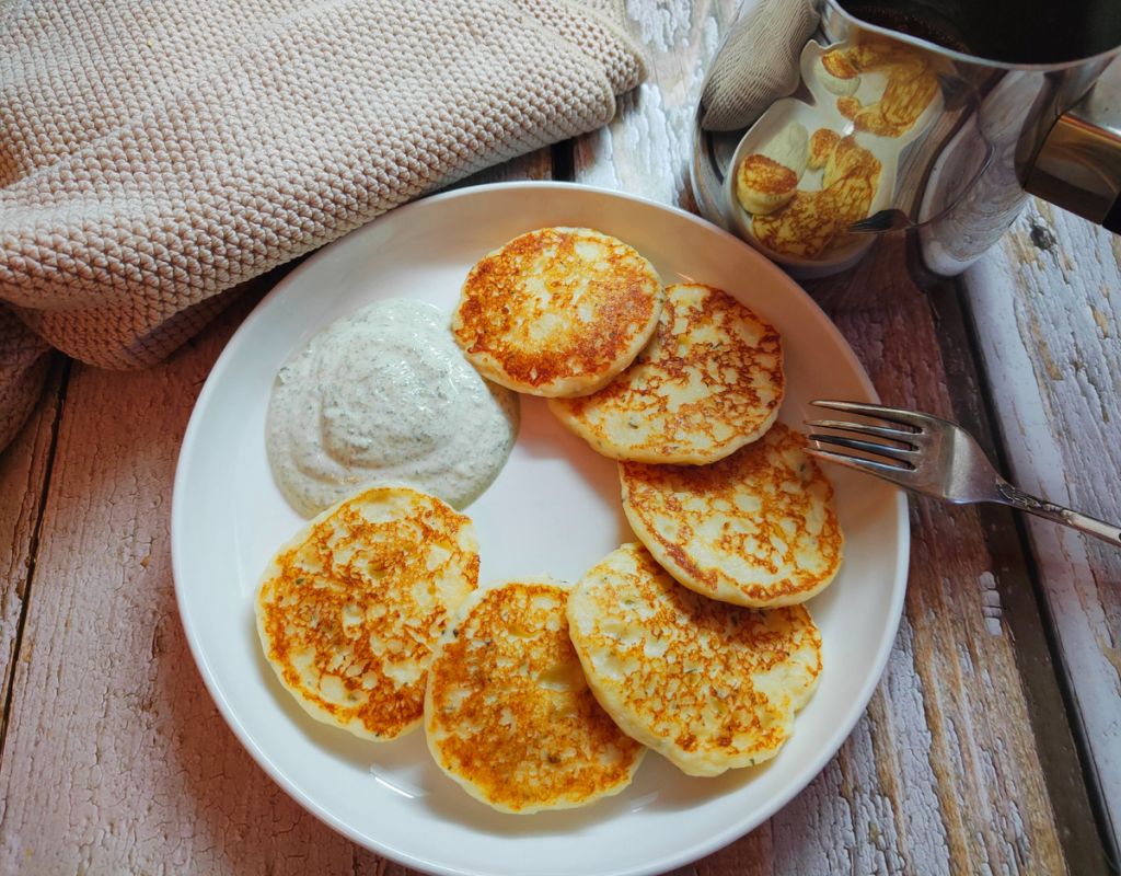 Сырные оладушки: идеальный завтрак без сладостей