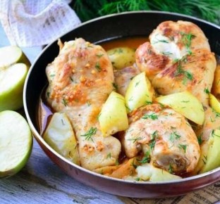 Нежная курица с яблоками: просто, вкусно и с душой