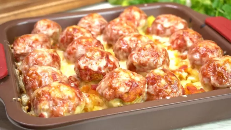 Ароматное сочетание: картофель и фарш в одном блюде