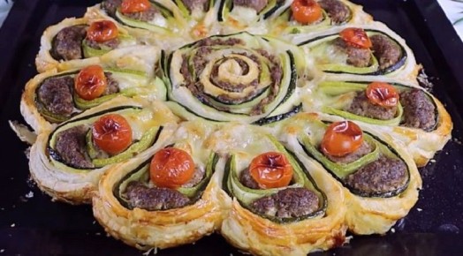 Турецкий пирог с кабачками и фаршем: новая кулинарная находка
