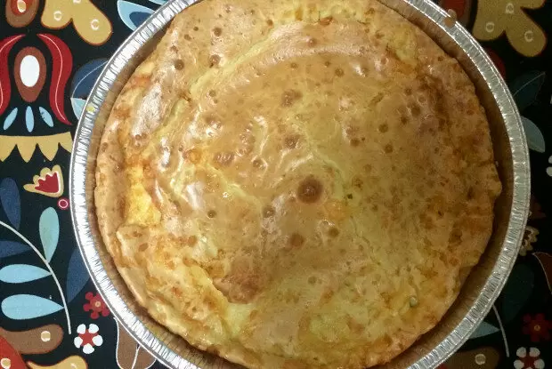 Приготовьте незабываемый заливной сырный пирог