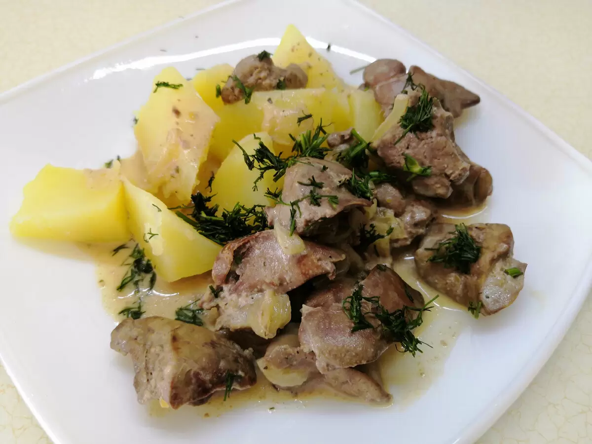 Куриная печенка в сметане: простой рецепт для уютного обеда или ужина