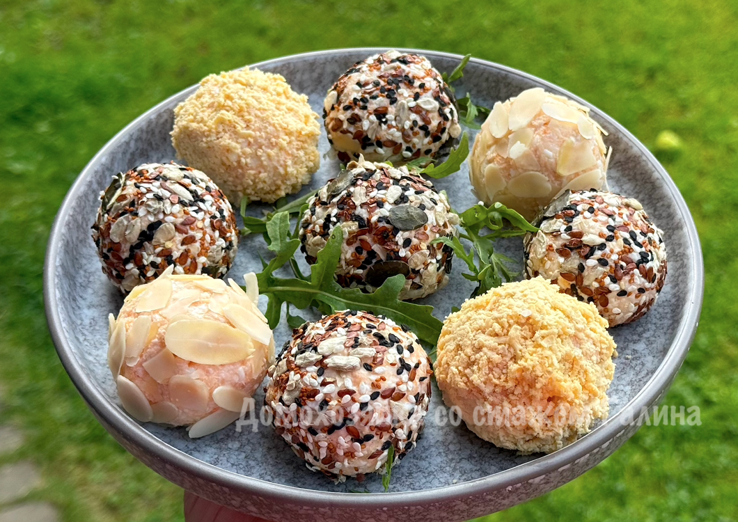 Нежные закусочные шарики с рыбой и ананасом