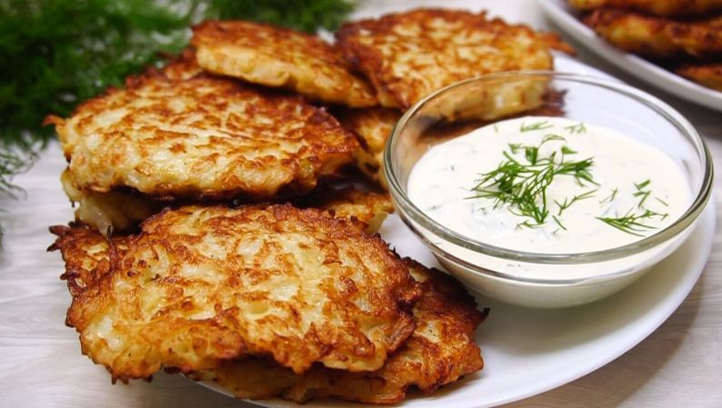 Как приготовить вкуснейшие оладьи из капусты: простой и доступный рецепт